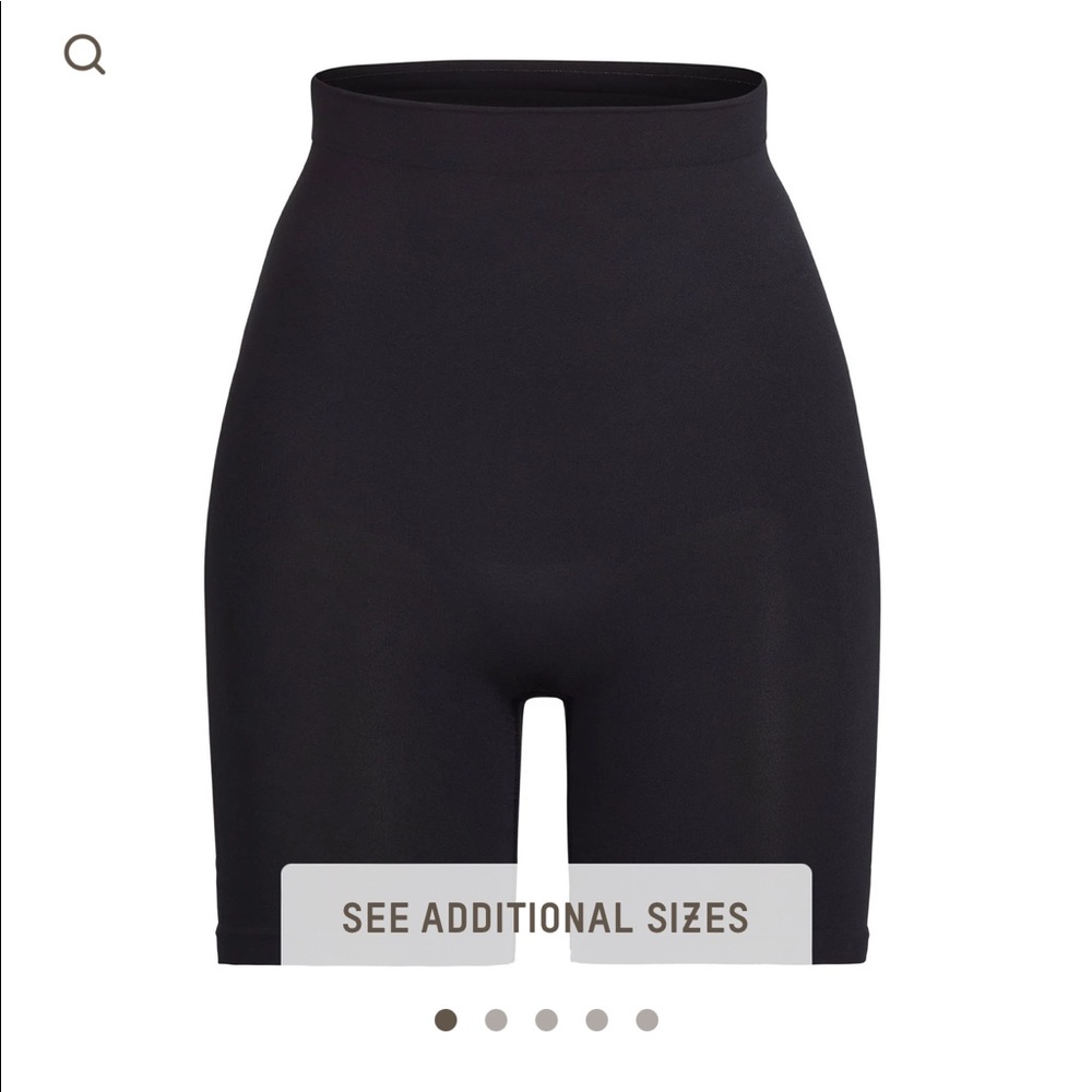 Skims contour body shorts